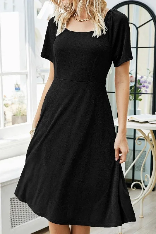 SQUARE NECK PLEATED SHORT SLEEVED DRESS